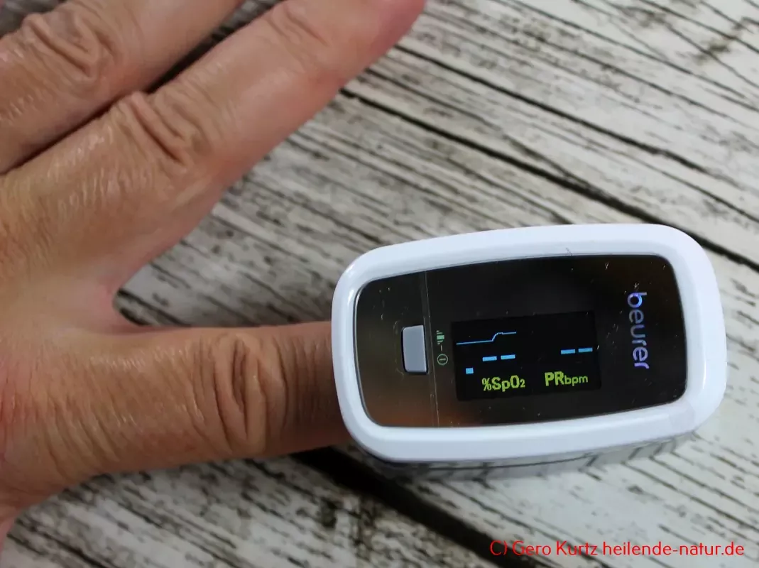 Beurer PO 30 Pulsoximeter - eingesteckter Finger